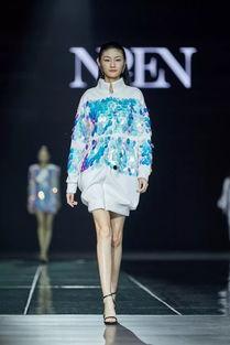 久久时尚秀场最新爆料,“时尚盛宴！久久时尚秀场最新爆料揭秘潮流趋势”